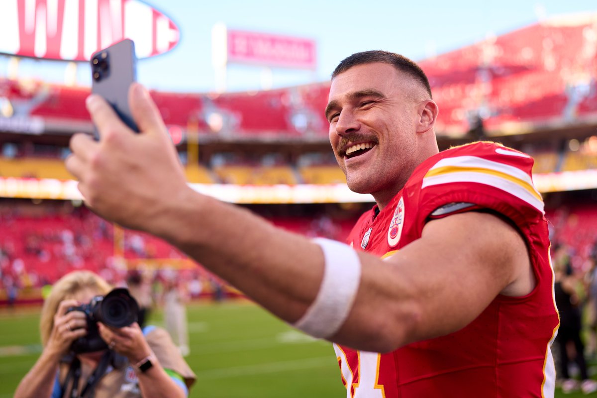 TODAYshow's tweet photo. me watching the video of taylor swift running into travis kelce's arms for the millionth time: 

📸: Getty Images https://t.co/YFtsCQ2ejd