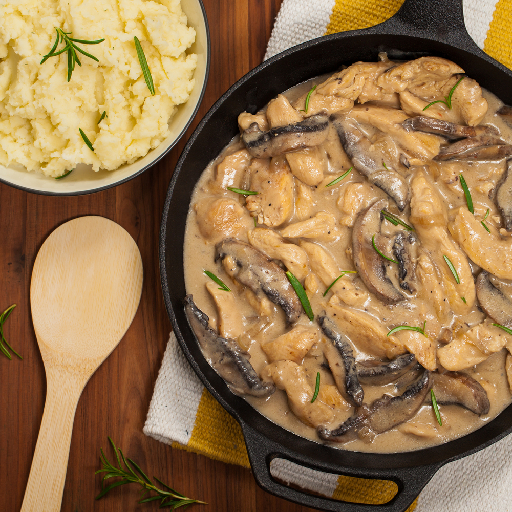 BullshotBroth's tweet photo. Got beef? 🐮 If you love beef stroganoff, why not try something new with our recipe for Chicken Stroganoff!

Read it here: https://t.co/49Oz0z2iYK

SHOP THE 50% OFF BULLSHOT AMAZON SALE HERE: https://t.co/K0wMNbWJBS

#dinnerideas #recipes #beefstroganoff #homemade #bullshot https://t.co/4sQg8eM1bV