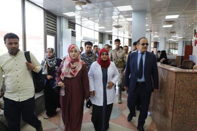 وزير الصحة يتفقد مستشفى الصداقة ويطلع على مركز عزل الاسهالات 

m.facebook.com/story.php?stor…