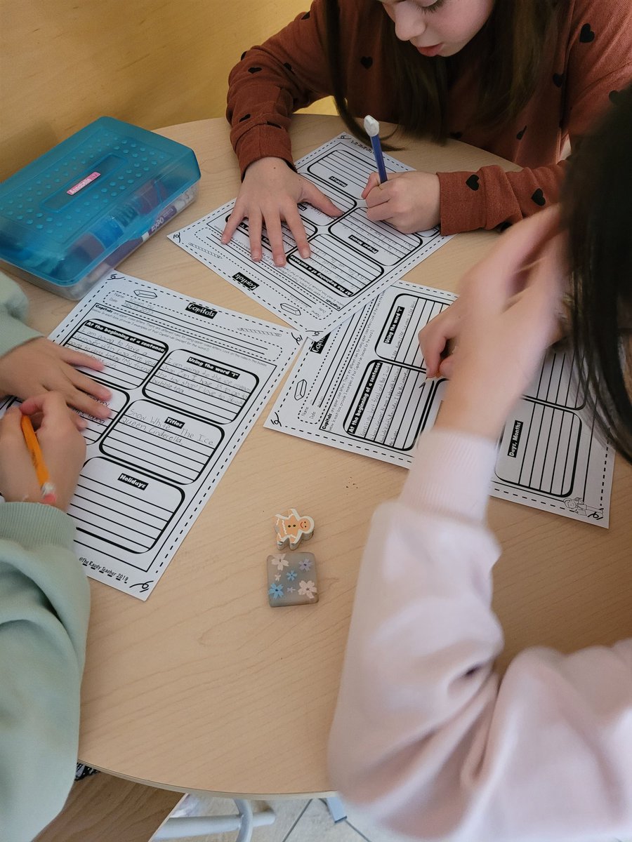 mrs_young2020's tweet image. Gr 4s are getting into the swing of their Literacy Centres! They are focusing on cursive writing, prefixes, capitals, spelling, and independent reading skills! Loving this independent work time! @StGabrielOCSB @OttCatholicSB #Literacy #collaboration #independentwork