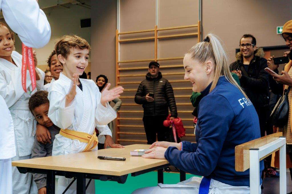 CDKarate92's tweet photo. #Stage #Photos 📸

👉 Le dimanche 12 novembre 2023, le CDK92 a eu l’honneur de recevoir @alizeeagier (championne du Monde et d’Europe, membre de l’équipe de France) à Gennevilliers.

👉 Retrouvez toutes les photos sur notre page FB : #CDKarate92.

📸 G. GOMEZ

#Karate #CDKarate92 https://t.co/8dThwgodGq