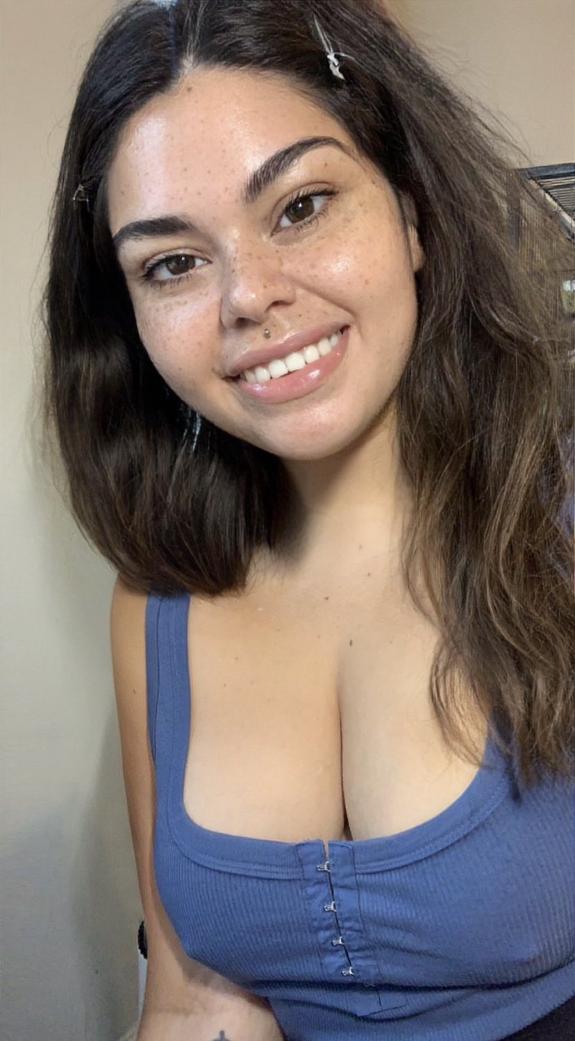 Molly Ze Dolly on X: I hope you like frecklessss #NaturalBeauty #Smile  t.corLD65rV7tA  X