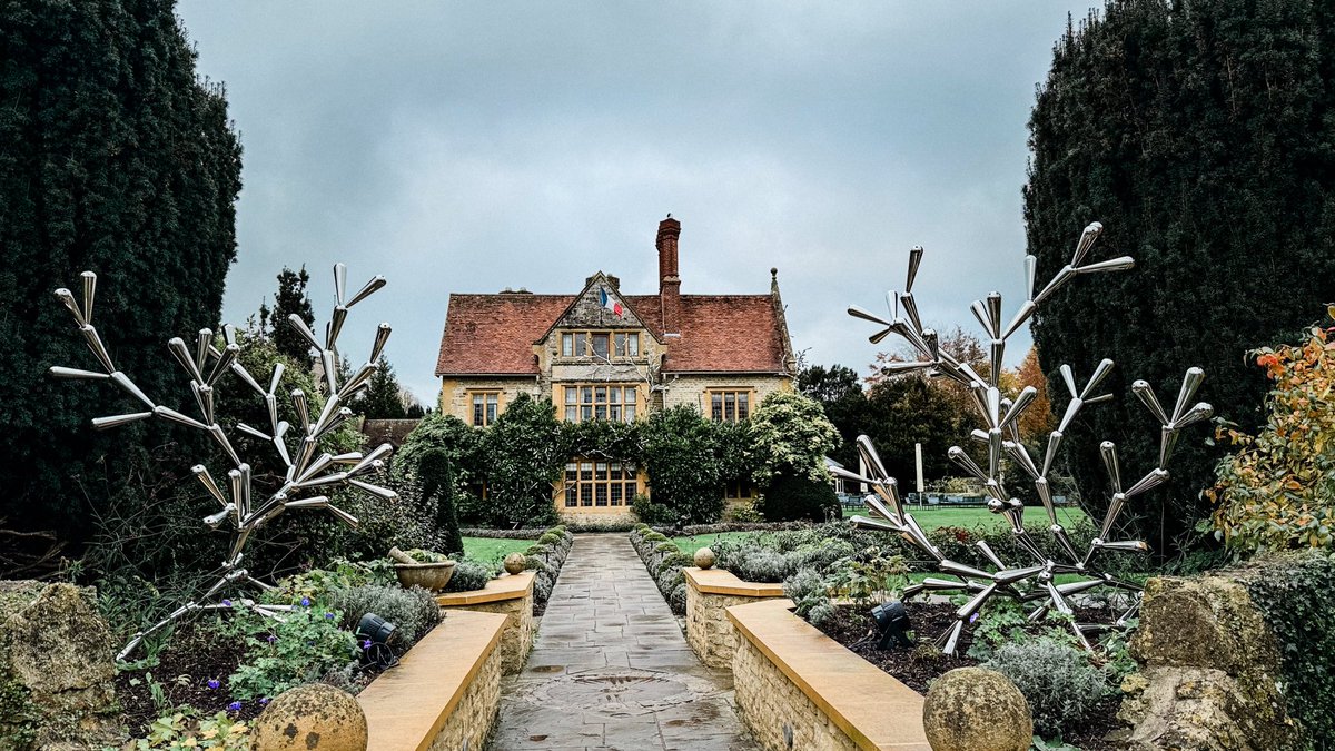 Need a little light relief? Here's a link to my latest newsletter >mymidlifestory.substack.com/p/7-midlife-li…