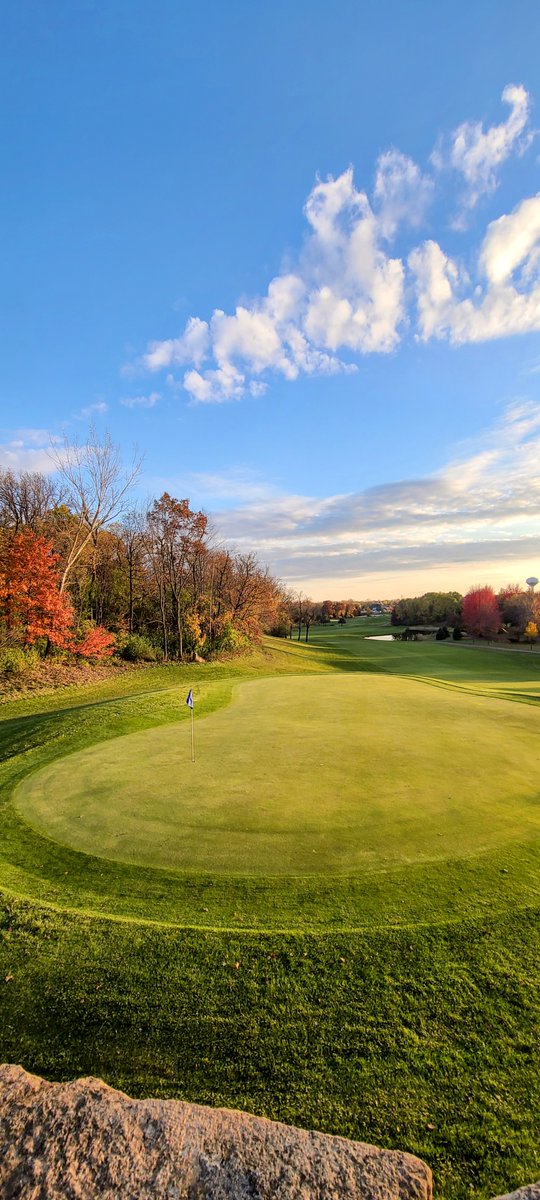 Days we're OPEN this week: EVERY SINGLE DAY! ⛳

$55 for 18 holes with a cart!
$35 for 18 holes walking! 
Rates good anytime!

Book your tee times at the link in our bio!

#golf #golflife #crystallake #minnesota #minnesotagolf #beautifulgolfcourses #fallgolf