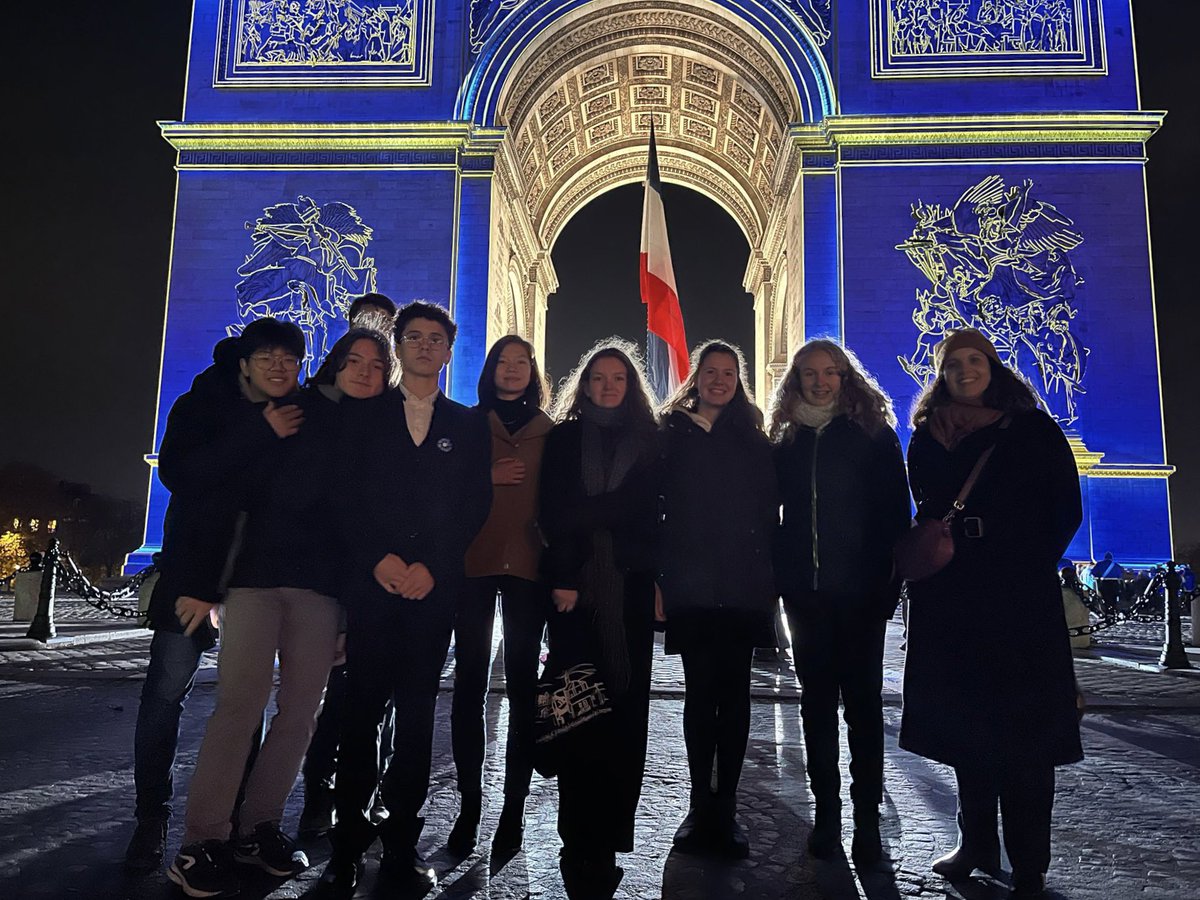 Une délégation d’élèves de la classe de défense du LFA s’est rendue à la cérémonie du centenaire de la Flamme sous l’Arc du Triomphe, à l’invitation de Madame Patricia Miralles, secrétaire d’État auprès du ministre des Armées chargée des Anciens combattants et de la Mémoire.