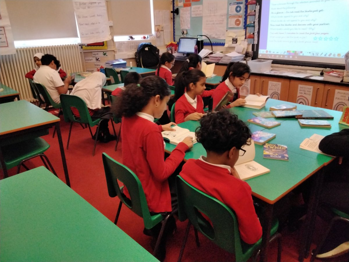LeighPrimarySLT's tweet photo. 5VA enjoyed exploring new books and discussing which books appealed to them. #bookclub #reading #readingforpleasure 😁 https://t.co/tSQh2fRBWs