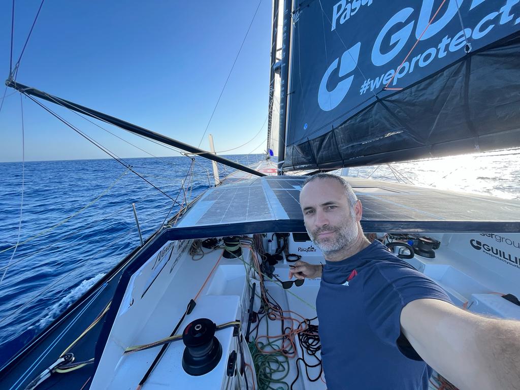 FabriceAmedeo's tweet photo. À bord de Nexans - Art &amp; Fenêtres, le duo prend son mal en patience dans de tous petits airs aux abords des Canaries

➡️ https://t.co/bT4BzcLfae

#OceanCalling @Nexans  @hagergroup #Guillin #onet @eolane_group #GazEuropeen #Twimm @DT_Groupe
@marinepool @CreditMaritimeO @ImocaGS https://t.co/a03hbxeyMn