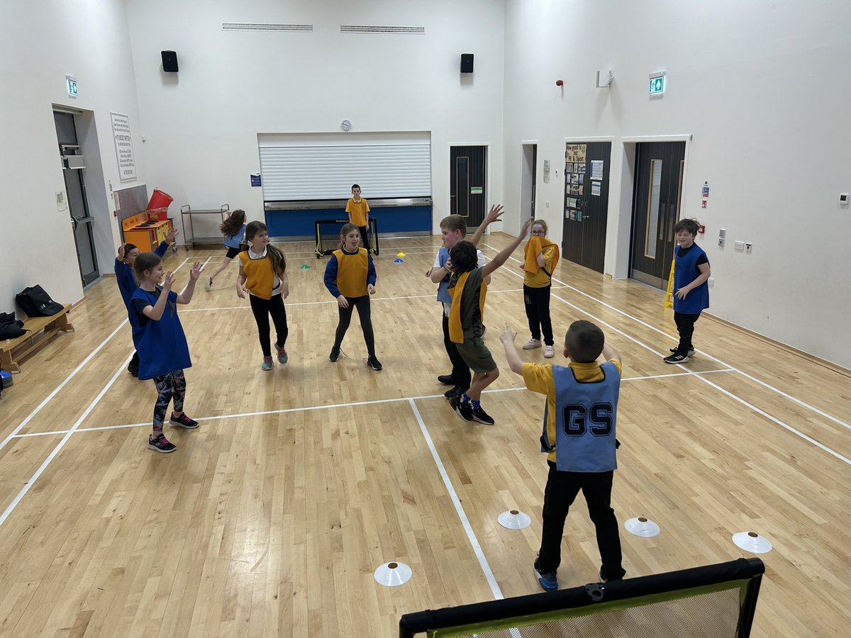 P4-7 Handball was on afterschool today at <a href="/sacred_heartps/">Sacred Heart Primary</a> 🎽 #handball #participate