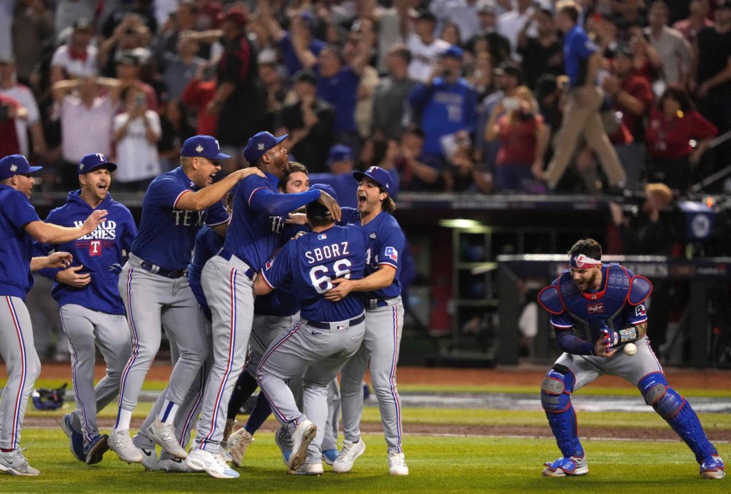 Shawn_Spradling's tweet photo. Baseball major league champions this year, and the length of drought they ended:

🇺🇸Texas Rangers: 62 years
🇯🇵Hanshin Tigers: 38 years
🇰🇷LG Twins: 29 years
🇹🇼Wei Chuan Dragons:  24 years

Just two weeks ago, none of them had won a title in the 21st century. https://t.co/ZffBbDurGu