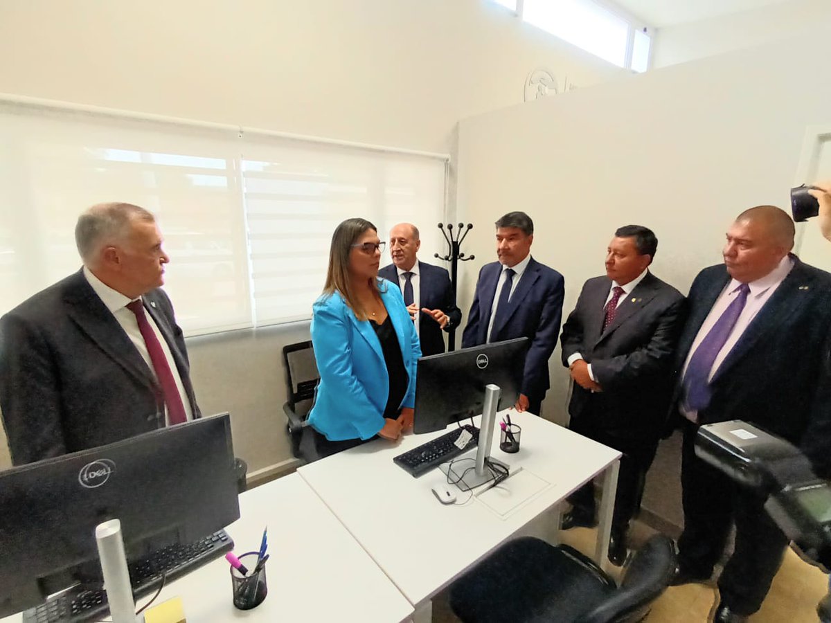 DarioMonterosOK's tweet photo. EL INTERIOR CUENTA CON MÁS Y MEJOR ACCESO A LA JUSTICIA.

En Quilmes y Los Sueldos quedó operativa la Oficina de Atención Primaria Judicial dependiente del Min Pupilar y de la Defensa. Aquí es donde la acción está por encima de las palabras, donde el hacer es más q el decir. https://t.co/7x1WHUJrq9