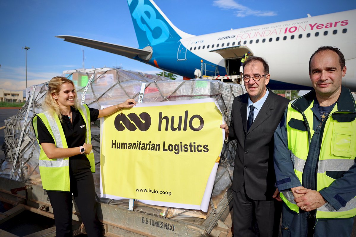 ✈️🌍L'Airbus A330-900 a atterri à #Bangui avec 17 tonnes de matériel humanitaire dont 13,8 tonnes médicales grâce à la Fondation <a href="/Airbus/">Airbus</a>, HULOO.coop, <a href="/BIOPORT_LOG/">BIOPORT</a> et les autorités françaises. Objectif : aider les centres de santé dans les zones reculées de la #RCA.💙