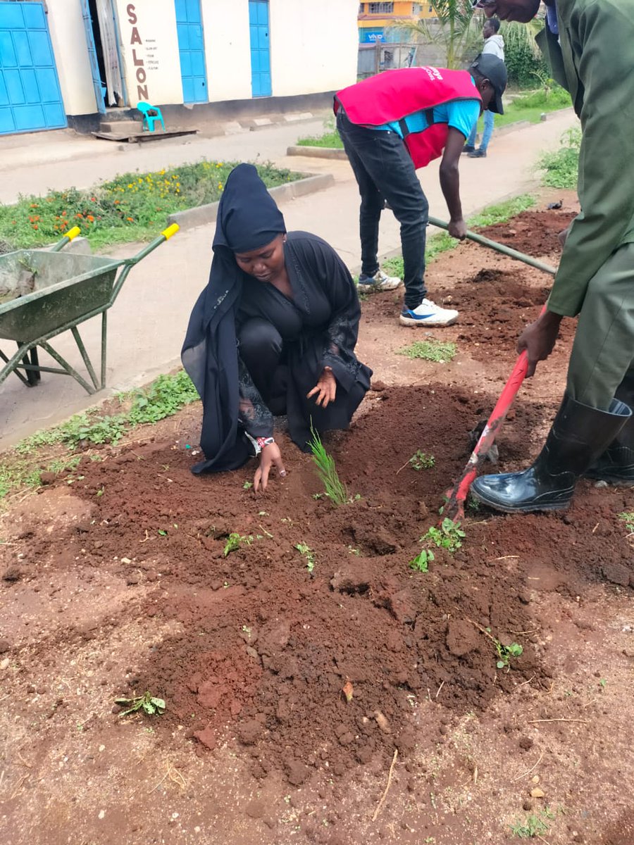 <a href="/YouthAliveKenya/">Youth Alive! Kenya</a> We at <a href="/AfrYouth/">Growing Up Green</a> were not left behind on this #TreePlantingDay
#TreePlanting
#YouthVoicesAt1
#WeAreYouthAlive