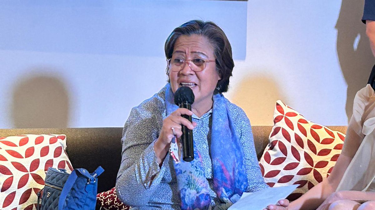 inquirerdotnet's tweet photo. Former Senator Leila de Lima’s message to former President Duterte upon being granted bail is: “God forgive him and God bless him.”  

De Lima says she has a lot more to say, but will leave it at that at this “triumphant moment.”

“I don’t want to be political-sounding tonight, because this is a moment of joy. This is a triumphant moment for me, so as much as possible I want to be gracious, God forgive him and God bless him," says De Lima.  

"He knows what he did to me, I suppose," she adds. | @zacariansINQ 

[📸: Noy Morcoso/INQUIRER.net]