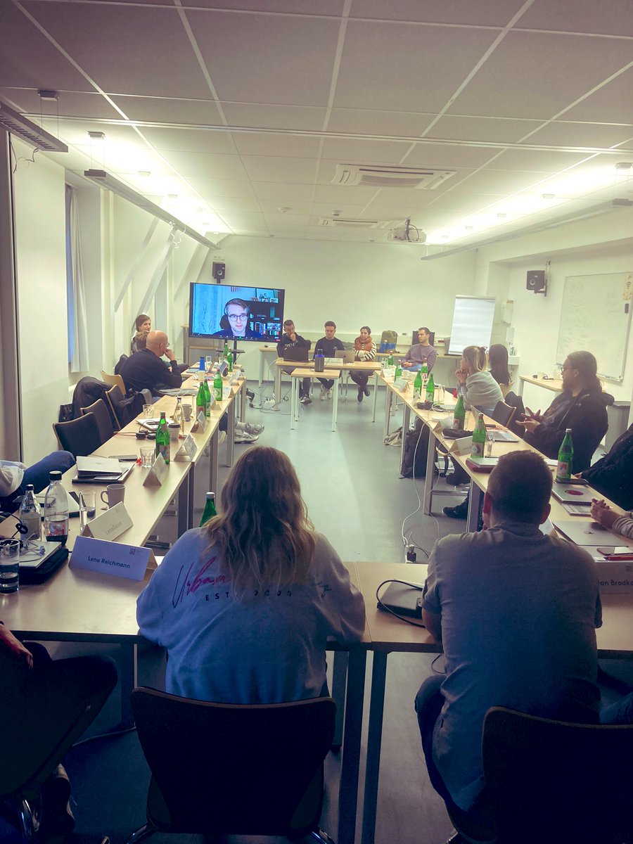 ThomasBirkner's tweet photo. Last weekend we were discussing digital media systems worldwide @HHMediaSchool together with our brilliant guests @magdalenasaldan  @ucatolica @pjheissler @wiwo . Thank you 🙏 @RankeChantal https://t.co/KNWY21Ak76