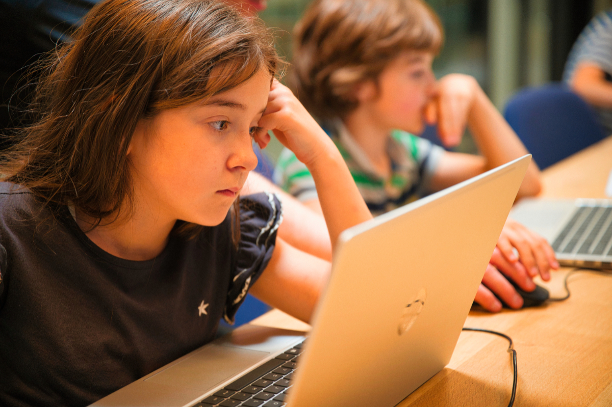 Online ruzies, pesten en haatreacties. We hoeven het niet altijd met elkaar eens te zijn, maar we trekken een grens bij kwetsend gedrag. Meer weten over sociaal gedrag online? Kom <a href="/iedermediawijs/">Iedereen mediawijs</a> leren, ontdekken, maar ook lachen in de Bibliotheek. 💻🖥️🖱️ bibliotheekmb.nl/mediawijsheid.…