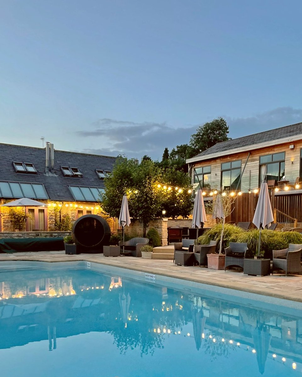The Feversham Arms boasts a unique Mediterranean terrace, heated outdoor pool and jacuzzi 🧖🏼‍♀️💧 #Yorkshire #Helmsley bit.ly/2O5aI8h