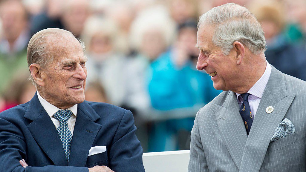 CourtierRoyal's tweet photo. The King’s 75th birthday countdown 👑: 2016
Prince Philip, Duke of Edinburgh and Prince Charles attend the unveiling of a statue of Queen Elizabeth The Queen Mother during a visit to Poundbury.
#HM75 https://t.co/BhLM7NFvxq