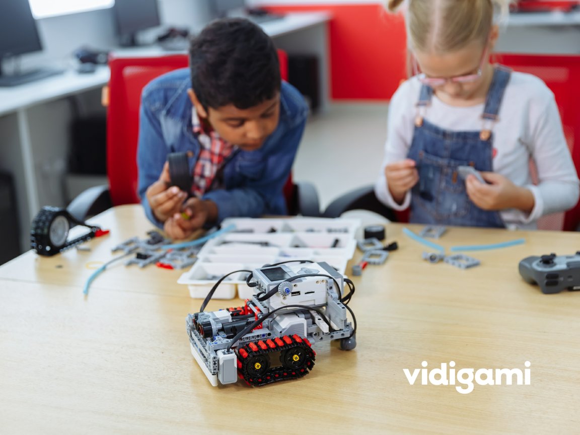 vidigami's tweet image. Teamwork in action! 👫🤖 These students are diving into the world of robotics, hands-on and determined. Every piece assembled is a step towards building their own robot. Learning, creating, and making memories together! 🛠️🌐 #RoboticsClass #Teamwork  #FutureEngineers