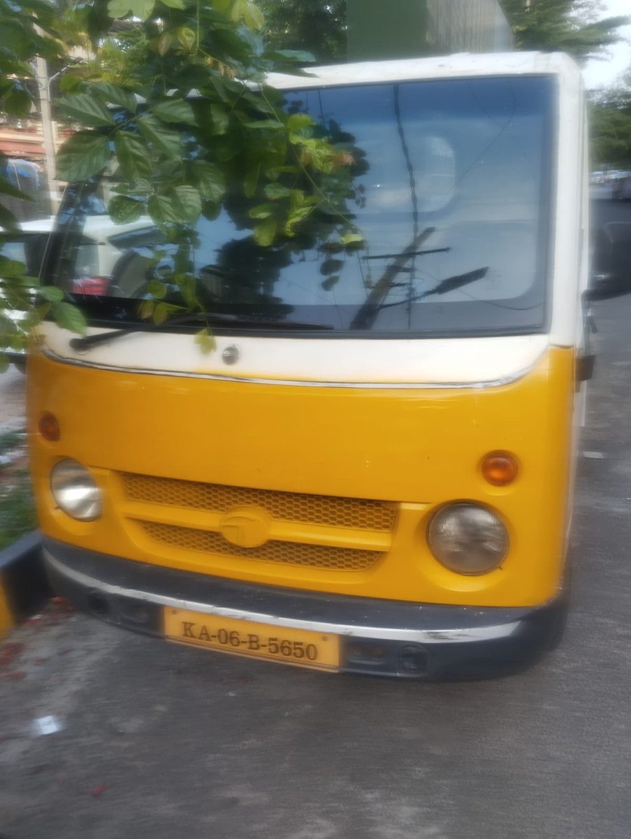 anunanditha5's tweet photo. @girinagarps 
There is a vehicle parked in front of my house behind Girinagar police station,, we are unable to park our car,, please help
@DCPSouthTrBCP 
@PoliceBangalore 
@Jointcptraffic https://t.co/6uXQsOk5Nm