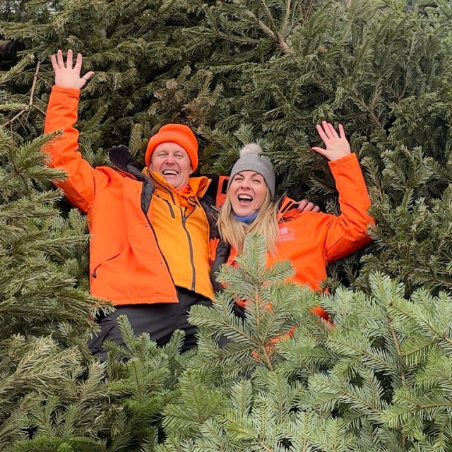 Hands up if you LOVE getting a real Christmas tree but dread the stress of finding a quick and environmentally friendly way to dispose of it! 🙋‍♀️🙋‍♂️ 
For a minimum donation of £12 per tree, you can book a tree collection as part of our Treecycle and we'll do the hard work for you.