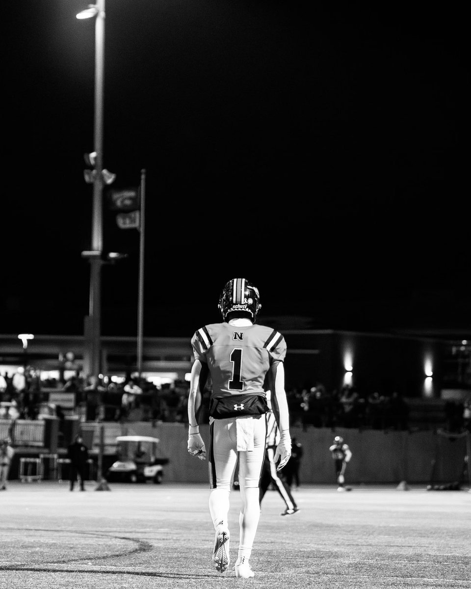 Junior Season Tape.

First Team All Region

First Team All KLAA

#5 Ranked Kick Returner in Michigan

36 Receptions 1209 All Purpose Yards 

12 TDS

hudl.com/v/2MXZPv
