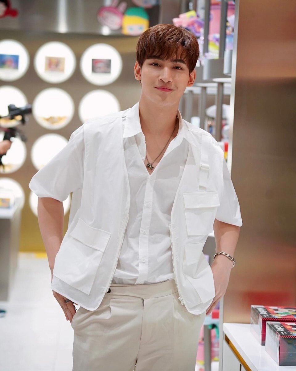 ppatt_Universe's tweet photo. พาเพลินจำเริญใจไปกับ Pop mart ครับ,, 🍣🦫
Ig : ohm_thitiwat
#SnapEP9
#โอห์มไง #OhmThitiwat https://t.co/MuVcZotZm5