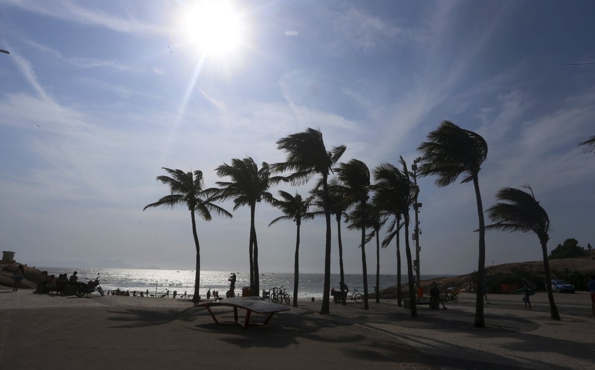 Rio tem sensação térmica de 52,7 graus às 8h30 desta segunda-feira glo.bo/3ujglaM