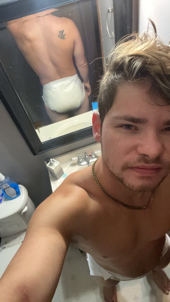 Diaperboyy30's tweet photo. I hope everyone has a great day and fills there diapeees like me ❤️🥰 https://t.co/5pTi7ikiYg