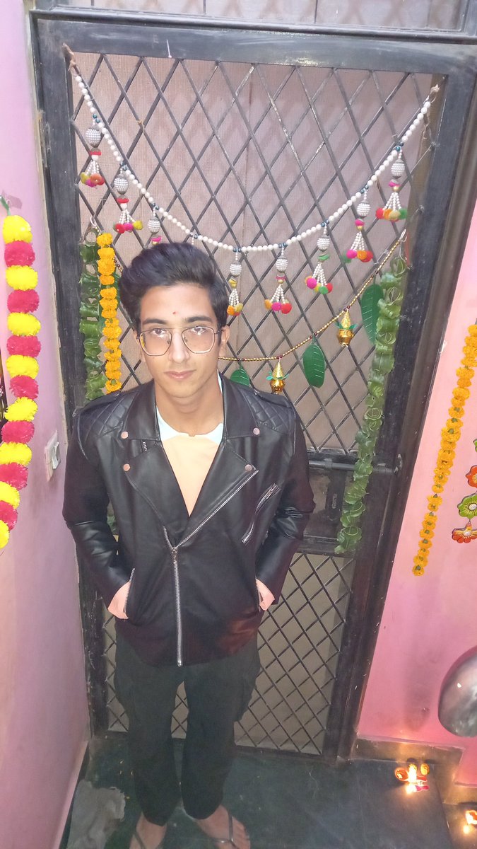 kavi_indoyahooc's tweet photo. デイワリーの祝いの写真でございます。☺☺🤎🤎Diwali moments with my son Saharsh♥️😇🎨🎉✨✨#diwali #celebration #lifeisacelebration #pray #Peace #faith #diwali2023 https://t.co/hPN9R1iITN