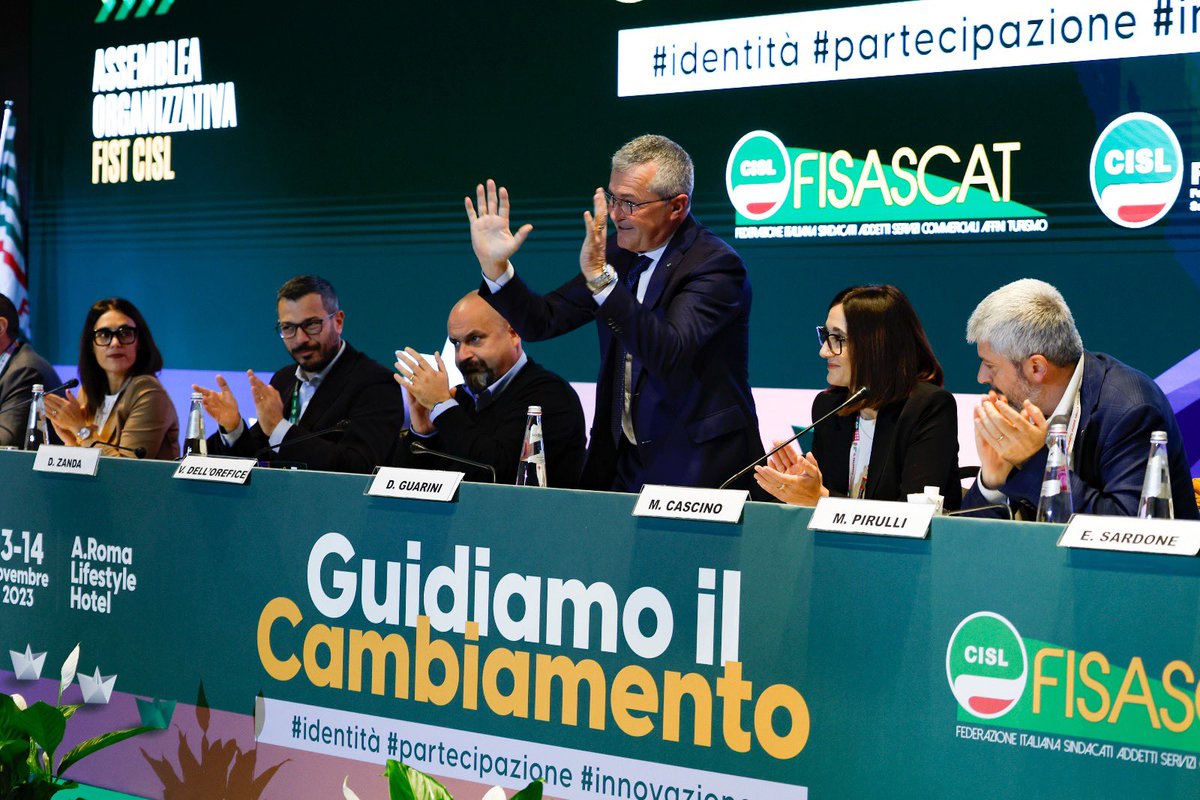 FistCisl's tweet photo. #13novembre #AssembleaOrganizzativa #FistCisl @davide_guarini Questo è un momento, e lo dico con un grande senso di orgoglio e di determinazione, per mettere a terra una strategia comune e partecipativa per trasmettere speranza, fiducia, e senso di ottimismo per rappresentare al meglio le donne e gli uomini, le lavoratrici e i lavoratori che in noi credono e a noi si affidano. 
#GuidiamoIlCambiamento