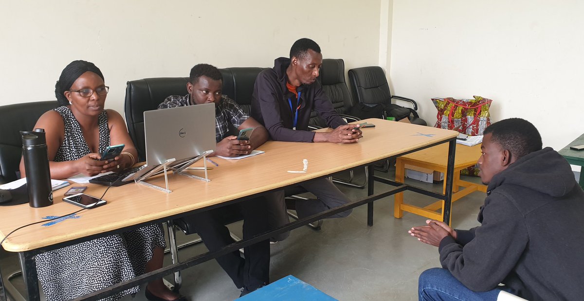 NyagatareNyc's tweet photo. Kuri uyu munsi muri Salle ya Stade ya Nyagatare,  Abakozi bo mu kigo cya #NISR batatangiye igikorwa cyo gukoresha ibizamini ku rubyiruko bazakora Ibarura ry'umurimo naho ukorerwa #EstablishmentCensus . Abatsinda bazakora iri barura.

@MiniYouthRwanda https://t.co/2NDrMarkQh