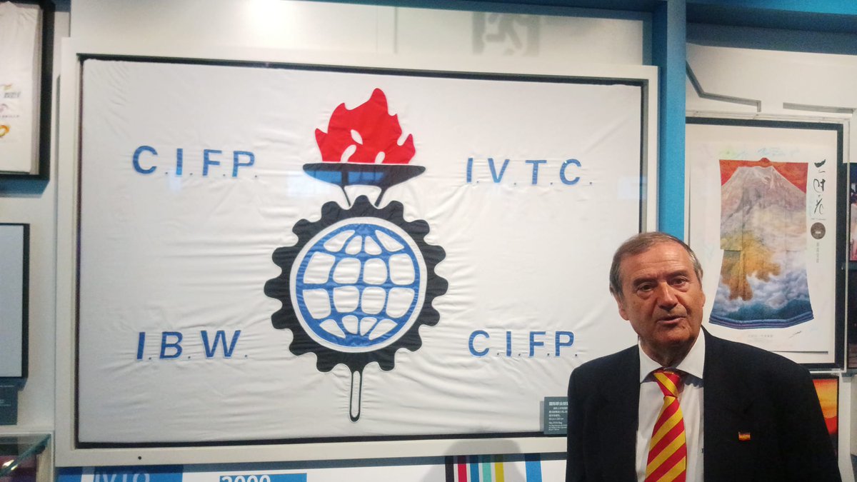 <a href="/educaciongob/">Ministerio de Educación, FP y Deportes</a> <a href="/ClaraSanzL/">Clara Sanz</a> 
Es una satisfacción este recuerdo de hace 10 años del articulo como homenaje a D.Francisco Albert Vidal, fundador de las competiciones internacionales de F.P. publicado en el diario INFORMACION  de Alicante el sábado 9 de noviembre de 2013.