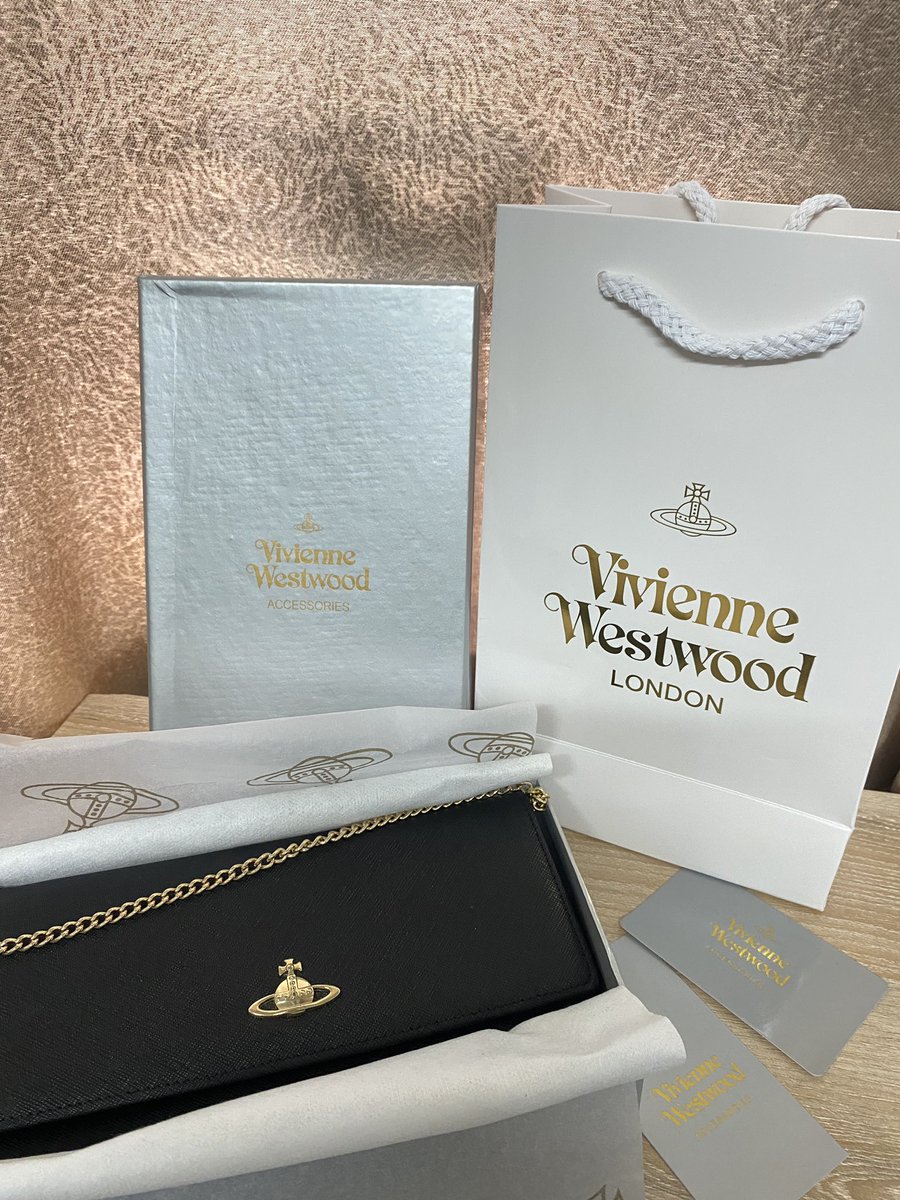 parn38280084's tweet photo. ส่งต่อ VIVIENNE WESTWOOD WALLET ON CHAIN 

อุปกรณ์ครบซื้อเก็บใช้แค่ครั้งเดียวไม่มีตำหนิค่ะสายโซ่ขึ้นไหล่หรือครอสบอดี้ได้ค่า สวยมากค่ะราคาดี 
5,900.-

Ib/line id:42046000

#แบรนด์เนมมือสอง #VivienneWestwood #Viviennewestwoodthailand #สร้อยvivienne #ส่งต่อกระเป๋า #วิเวียน #ส่งต่อ https://t.co/WLn4zZ9A23