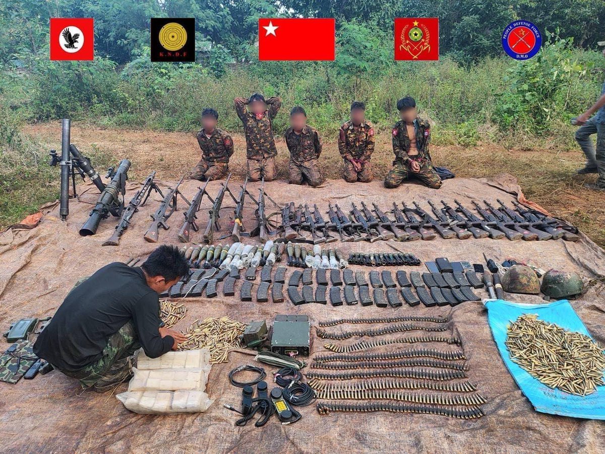 DrSasa22222's tweet photo. ဘုရားဖြူ အကြမ်းဖက်စစ်တပ်စခန်းသိမ်းတိုက်ပွဲ 

"Another great news from Myanmar's freedom fighters, who have bravely captured several brutal junta forces, thereby saving many lives and seizing massive battlefield weapons discharged against the Myanmar population by the genocidal military junta."
Source: #NUG #MOD #PDF 
----
ဘုရားဖြူ စခန်းသိမ်းတိုက်ပွဲ သတင်းမှတ်တမ်း 
၂၀၂၃ ခုနှစ်၊ နိုဝင်ဘာလ (၁၂) ရက်နေ့ 

ဒီမောဆိုမြို့နယ် ဘုရားဖြူစခန်း သိမ်းပိုက်စဉ် ကရင်နီတော်လှန်ရေးအဖွဲ့အစည်းများက သိမ်းပိုက် ရရှိသော လက်နက်များနှင့်စစ်သုံ့ပန်းများ 
ကရင်နီ ၁၁.၁၁ စစ်ဆင်ရေး (11.11 Operation) ကို ၂၀၂၃ ခုနှစ်၊ နိုဝင်ဘာ (၁၁) ရက်မှ စတင်၍ KA၊ KNDF၊ KNPLF၊ DMO- Local PDF၊ မြို့ပြပျောက်ကြားတပ်တို့နှင့်အတူ အလယ်ပိုင်းတိုင်းစစ်ဌာနချုပ်၊ ရှမ်းတောင်-ကယား(ကရင်နီ) စစ်တိုင်းဌာနမှ လွိုင်ကော်၊ မိုးဗြဲ၊ ဖယ်ခုံ၊ ဖရူဆို၊ ဒီမောဆိုနှင့် ရှမ်းတောင် PDF တပ်ရင်းများ ပူးပေါင်းဆင်နွှဲလျက်ရှိသည်။ 

ကာကွယ်ရေးဝန်ကြီးဌာန
အမျိုးသားညီညွတ်ရေးအစိုးရ