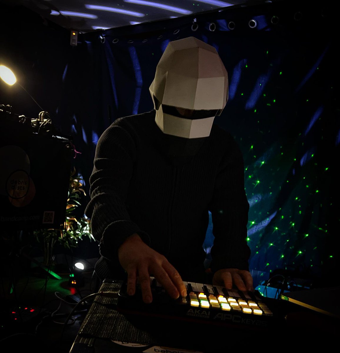 Huge thanks to <a href="/StLuciferLive/">ST LUCIFER</a> for organising a great and eclectic lineup for Saturday at <a href="/dubrek/">Dubrek</a>. Good to play alongside you all, had a fab night!
<a href="/mhoTunes/">mho</a> (and thanks for the photo!) @WestEchoThree <a href="/DeadHappyband/">DeadHappy</a> <a href="/DebrisDiscs/">Debris Discs</a>