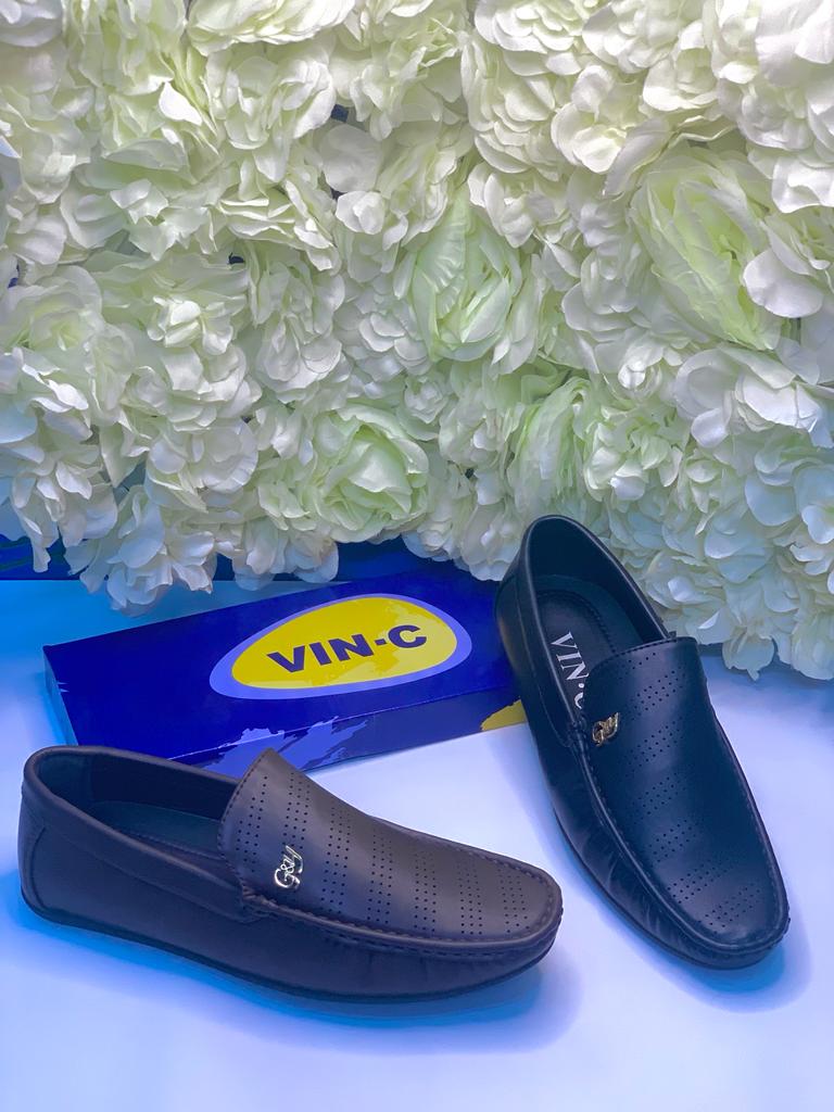 VIN-C Full-Cover Elegance
👟 Sizes: 36-41
💰 Price: ₦13,000
🚚 Nationwide Delivery 
🆓 Free Gombe Shipping
📞 /WhatsApp: 0813 132 8813

Experience nationwide delivery and complimentary shipping to Gombe. Call or WhatsApp us at 0813 132 8813 to order. #VINCStyle #ElegantFootwear