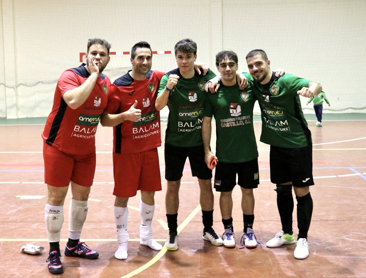 rg_javi's tweet photo. Victoria con remontada, pabellón lleno, MVP del partido, 2 goles...
No se puede pedir más.
Con el apoyo de la gente que hasta gritaban mi nombre, creo q nunca me voy a cansar de jugar al futsal.
Dedicatoria de los goles para mis juveniles 👌🏽🤙🏽
💚 Vamos Balazote 💚 https://t.co/FwoUThjizY