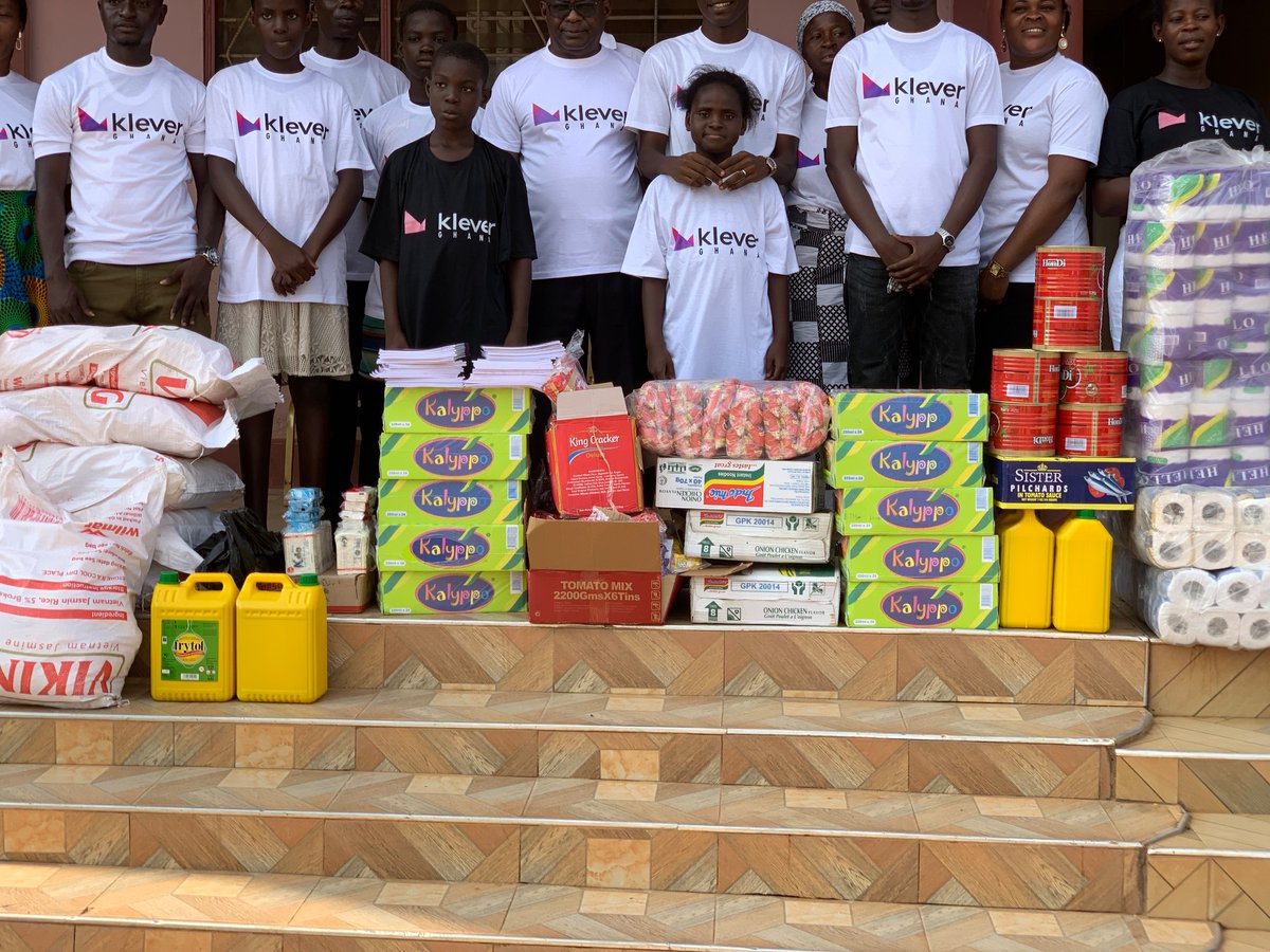 OnscoloAdjei's tweet image. Hello fam! Christmas is coming and as usual as I have been doing for the past years since 2021, I will be visiting the needy homes to put some smiles on their faces. This will be the ninth donation (items donations). My dms are open, if you would like to help you can dm