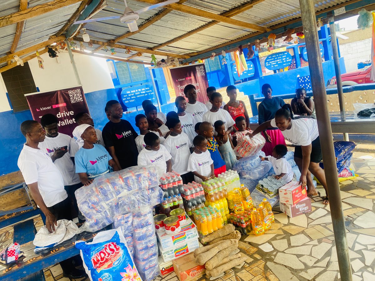 OnscoloAdjei's tweet image. Hello fam! Christmas is coming and as usual as I have been doing for the past years since 2021, I will be visiting the needy homes to put some smiles on their faces. This will be the ninth donation (items donations). My dms are open, if you would like to help you can dm