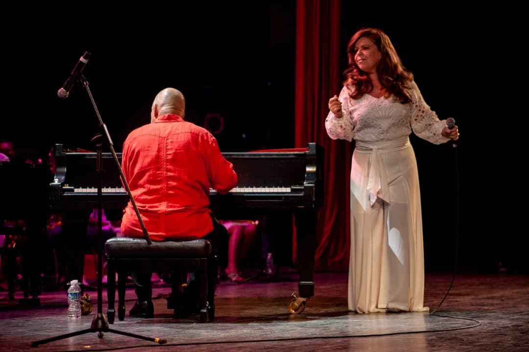 ✨𝐂𝐋𝐀𝐔𝐒𝐔𝐑𝐀✨
🇨🇺II Festival #ℂ𝕦𝕓𝕒𝕍𝕒ℂ𝕠𝕟𝕞𝕚𝕘𝕠
Nachito Herrera: "Cada cual escoge su camino y estoy seguro de que este es el mío." #CubaEsCultura #ElArteDeEnseñarElArte prensa-latina.cu/2023/11/12/nac…