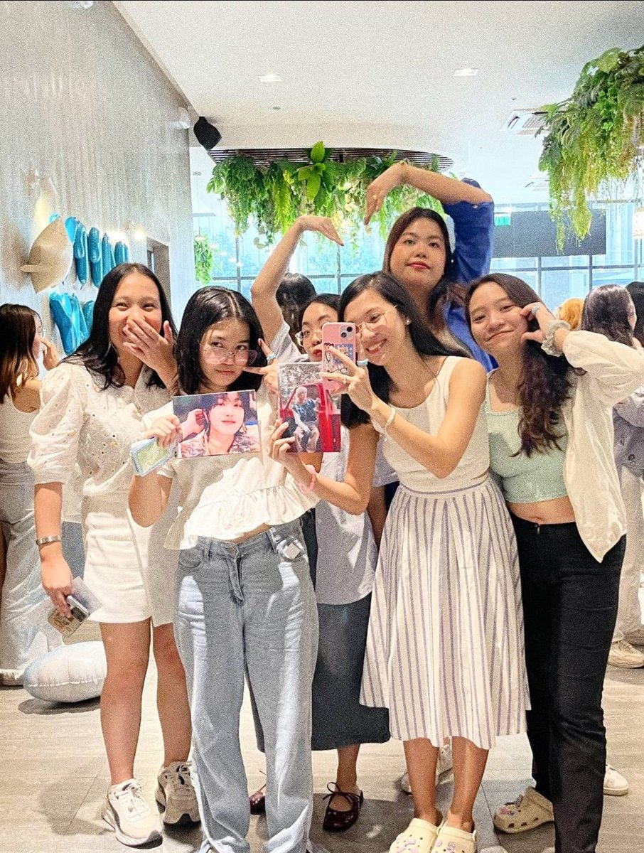 beefbulgwogwee's tweet photo. Happy Hao Day! 🩵☁️

ilysm @just_nielly @jitsukki @bomcherie_ @winterbewy @__jomil ✨

Thank you @lovecloudhao ! https://t.co/JCaTNr0vQf