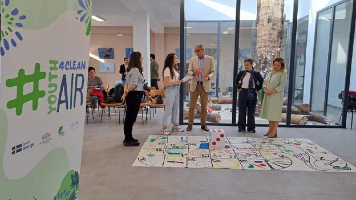 UN_Albania's tweet photo. .@UNICEFAlbania &EDEN Center set up the'Youth WatchDog' network in 9 🇦🇱municipalities, engaging 254 young ppl. They monitored & advocated for improved air quality #youth4cleanair & a Youth Manifesto was created. Read this &more on #Delivering4Development👉https://t.co/zRch2YAhPp https://t.co/dJ2TMKR6xt