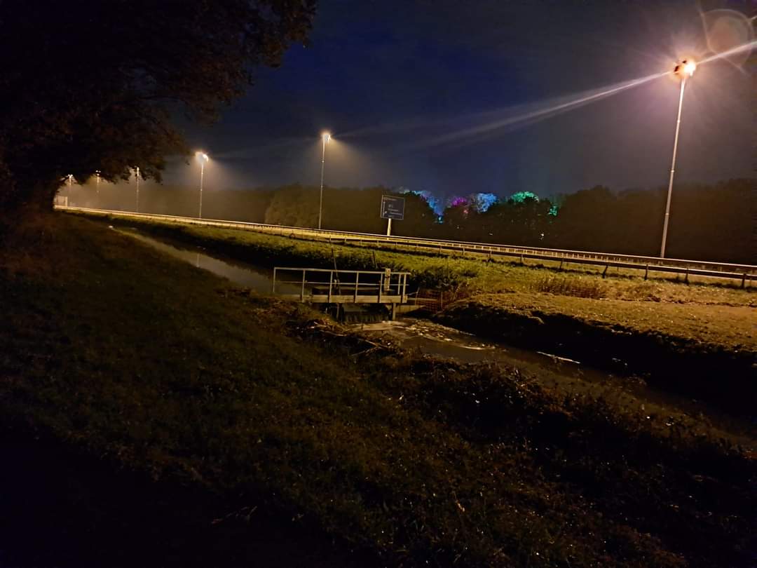 Onnodige Lichtvervuiling #sauna <a href="/TBerendonck/">Thermen Berendonck</a> en nagenoeg lege #A73! #sportparkstaddijk <a href="/gem_Nijmegen/">Gemeente Nijmegen</a> <a href="/GemWijchen/">Gemeente Wijchen</a> <a href="/Leisurelands/">Leisurelands</a> #wijchen <a href="/Rijkswaterstaat/">Rijkswaterstaat</a> <a href="/RWSverkeersinfo/">Rijkswaterstaat Verkeersinformatie</a> <a href="/BespaarSamen/">Licht Uit Deur Dicht</a> <a href="/AlertNatuur/">Stichting NatuurAlert Nederland</a> <a href="/NatuurenMilieu/">Natuur & Milieu</a> facebook.com/groups/2864343…
#ParkStaddijk