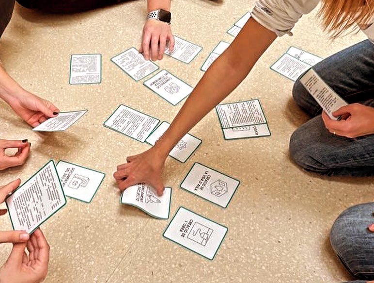 EscolaFlix's tweet image. Avui sessió de claustre amb @annapanisello @cesirecat guiant els nostres projectes i com dissenyem les nostres preguntes essencials. 

#ProgramaFaig #AprenentatgexProjectes #AprenentatgeAmbSentit #XarxaFaig #ComunitatFaig #AprendreFent