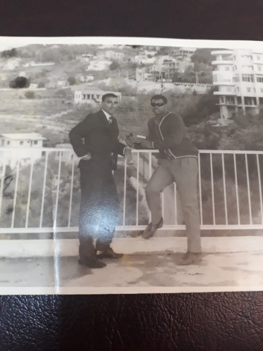 صوره تجمع لاعبي النهضه والنصر سابقا عثمان بخيت الدوسري واحمد علي الدنيني الله يغفرلهم ويرحمهم  .