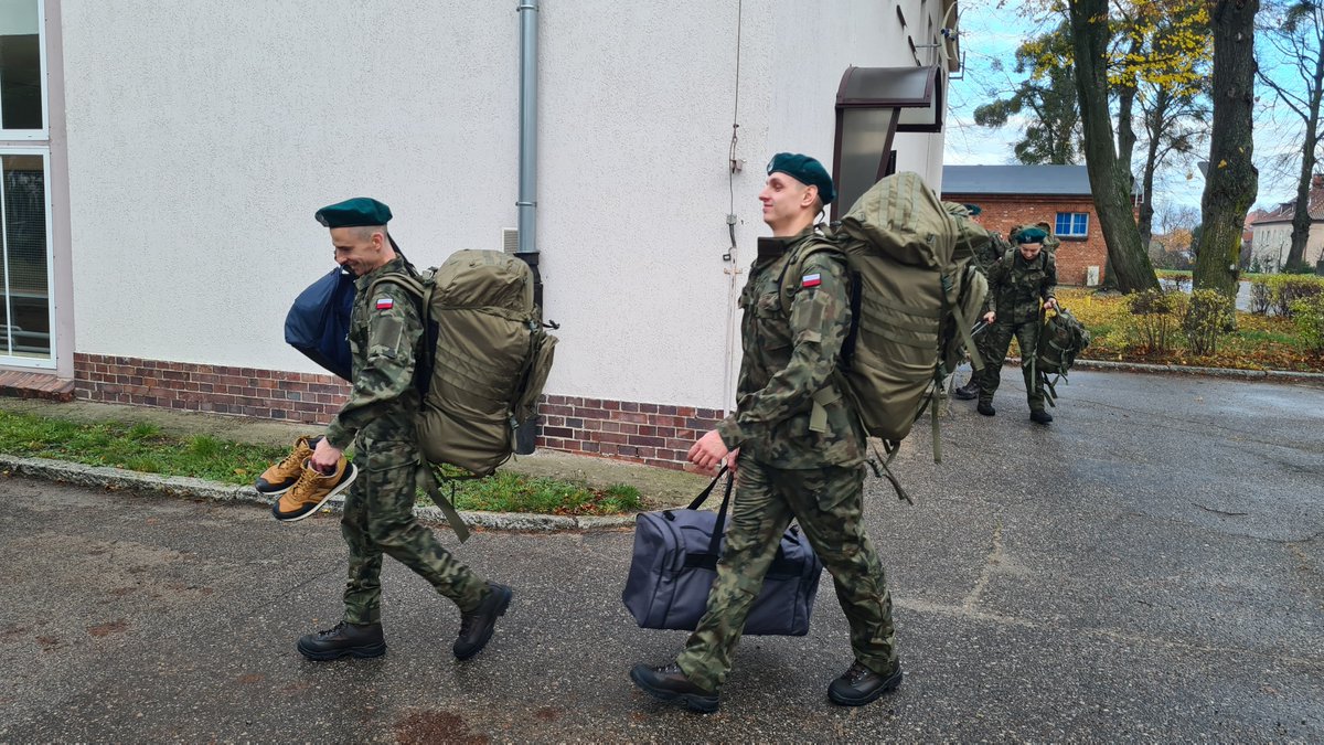 WCR_Lidzbark_W's tweet image. 👉 W dniu dzisiejszym w całej Polsce odbyły się wcielenia na ostatni w 2023 r. VIII turnus szkolenia 🤼‍♂️🏋️‍♀️🎯 #DobrowolnaZSW. W tym także w jednostkach #20BZ i #9PR  💪
👉 Dobrowolsom życzymy owocnego szkolenia i powodzenia na drodze do #ZawódŻołnierz 🙂