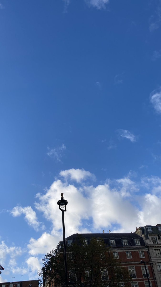 A beautiful blue sky over London today. Just finished a #voiceover job for <a href="/mssocietyuk/">MS Society UK</a> #alt