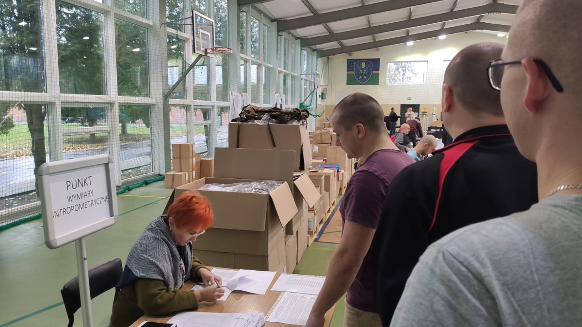 WCR_Lidzbark_W's tweet image. 👉 W dniu dzisiejszym w całej Polsce odbyły się wcielenia na ostatni w 2023 r. VIII turnus szkolenia 🤼‍♂️🏋️‍♀️🎯 #DobrowolnaZSW. W tym także w jednostkach #20BZ i #9PR  💪
👉 Dobrowolsom życzymy owocnego szkolenia i powodzenia na drodze do #ZawódŻołnierz 🙂