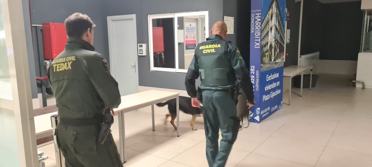 guardiacivil's tweet image. #EU2023ES | Cumbre Europea de "Economía Social: Personas, Planeta, Acción" dentro de la Presidencia Española de la #UE #PEUE2023 @eu2023es

@GuardiaCivil refuerza la seguridad en el 🛬Aeropuerto de #Fuenterrabia #Hondarribia #SanSebastián