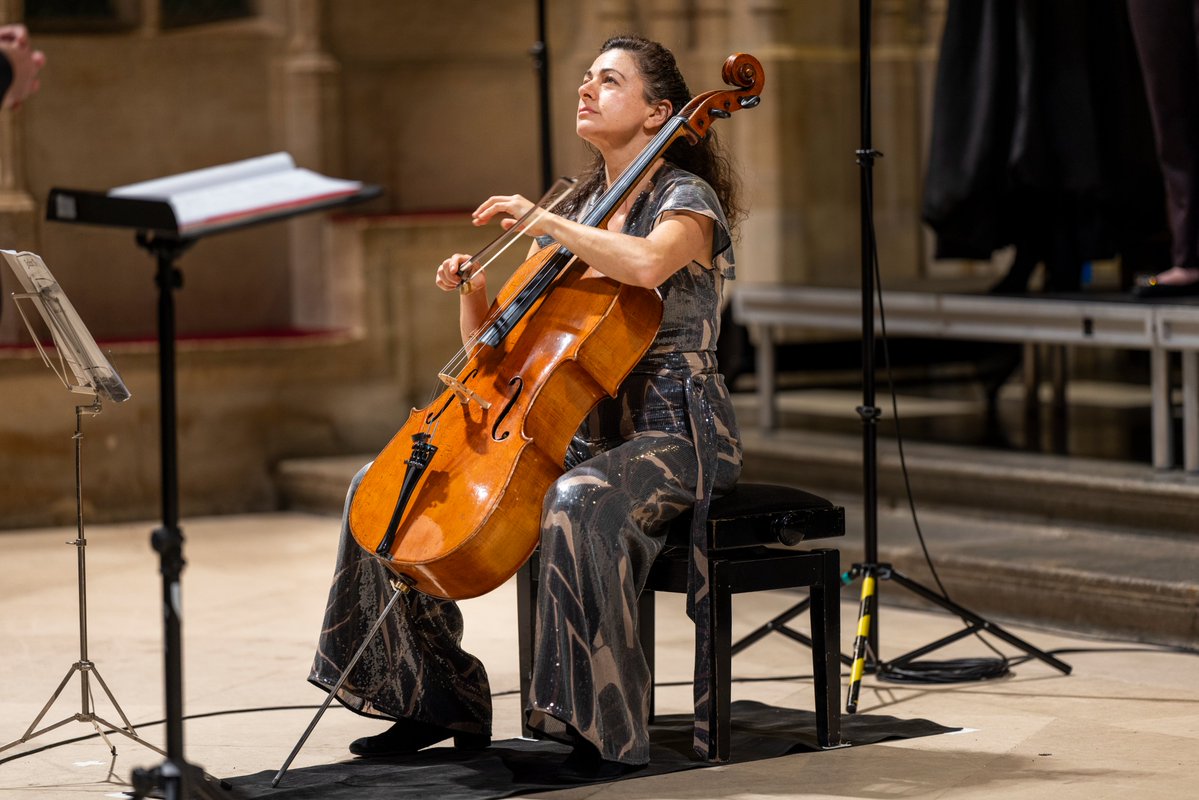 cammusicfest's tweet photo. 📸Thank you to @acambridgediary for these photos of Friday's concert with @BBCSingers @natalieclein @danielhydeorgan and Master of Ceremonies @Ianskellyradio3 in @Kings_College chapel.
📻Listen on @BBCSounds from 21 Nov. https://t.co/3IqeGrc57W